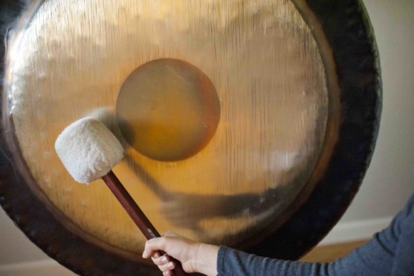 18 ottobre 2024(ore 21:00 / 23:00)BIRAGO (MB)Bagno sonoro con i GONG